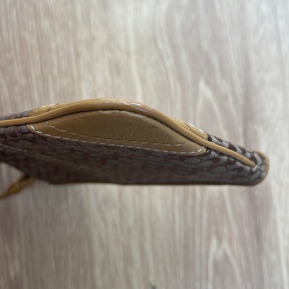 Authentic  Coach Beige Monogram Leather Wristlet - Picture 6 of 7